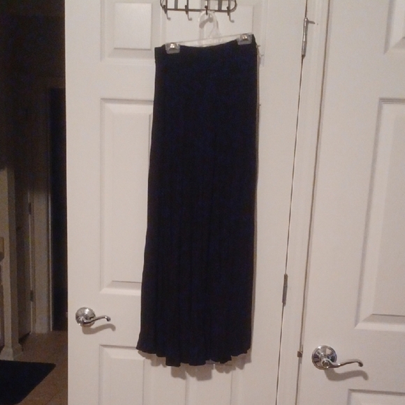 💙🌺Elegant Black Maxi Skirt With Belt - Picture 3 of 16